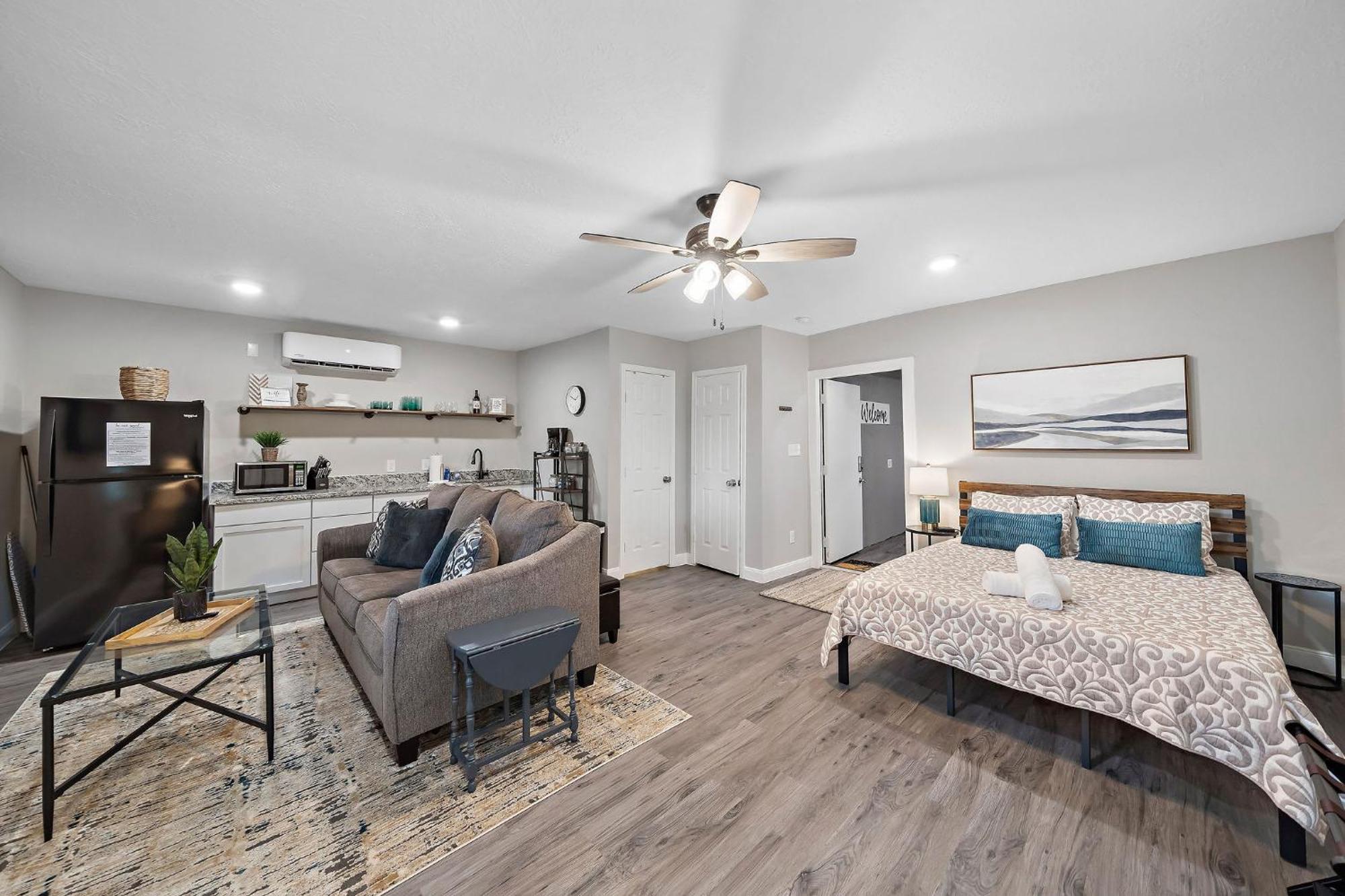 Baytown Private Studio Apartment Covered Patio Sleeps 4 By The Bay Skate Park Main Street Water Park Buitenkant foto