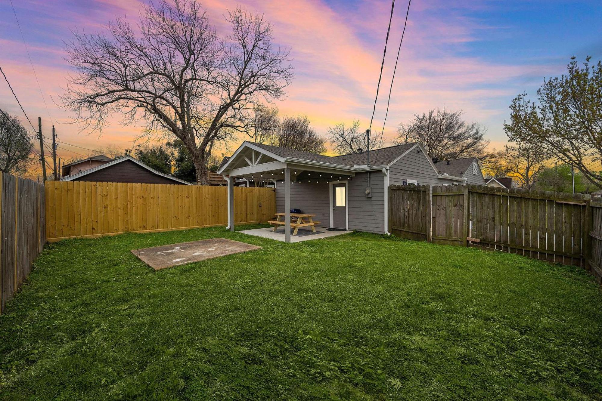 Baytown Private Studio Apartment Covered Patio Sleeps 4 By The Bay Skate Park Main Street Water Park Buitenkant foto